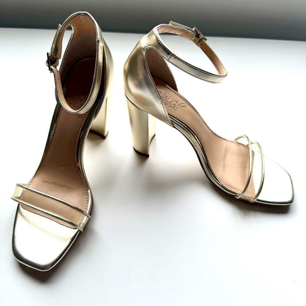 NWOT Jewel Badgley Mischka gold block-heel sandals . Size 6